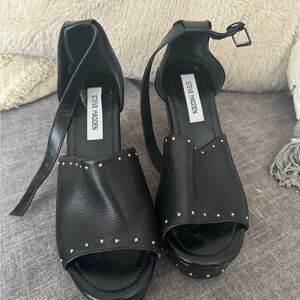 Serve madden studded wedge